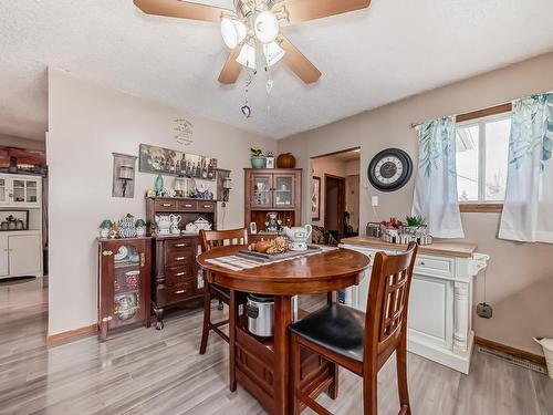 Holden, AB - Indoor Photo Showing Dining Room