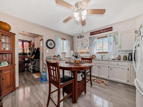 Holden, AB - Indoor Photo Showing Dining Room