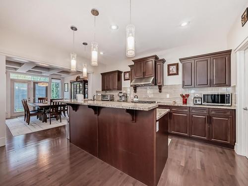 3503 Goodridge Bay Nw, Edmonton, AB - Indoor Photo Showing Kitchen With Upgraded Kitchen