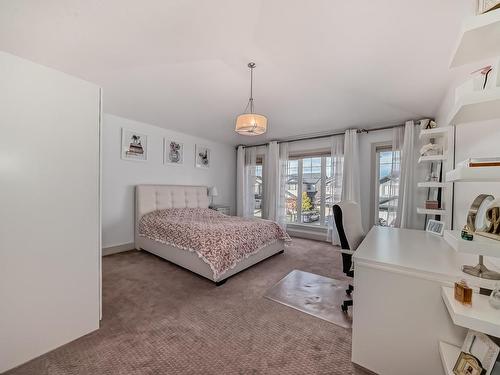 3503 Goodridge Bay Nw, Edmonton, AB - Indoor Photo Showing Bedroom