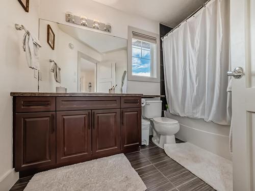 3503 Goodridge Bay Nw, Edmonton, AB - Indoor Photo Showing Bathroom