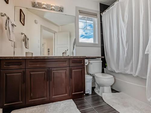 3503 Goodridge Bay Nw, Edmonton, AB - Indoor Photo Showing Bathroom