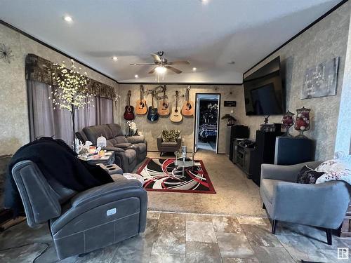 4607 57 Street, Two Hills, AB - Indoor Photo Showing Living Room