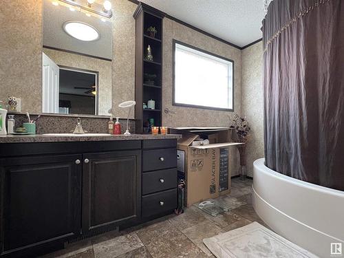 4607 57 Street, Two Hills, AB - Indoor Photo Showing Bathroom