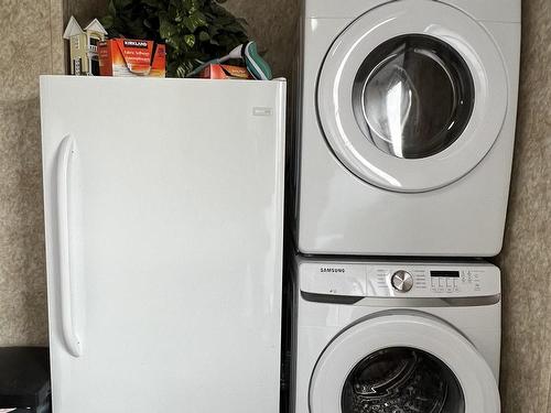 4607 57 Street, Two Hills, AB - Indoor Photo Showing Laundry Room