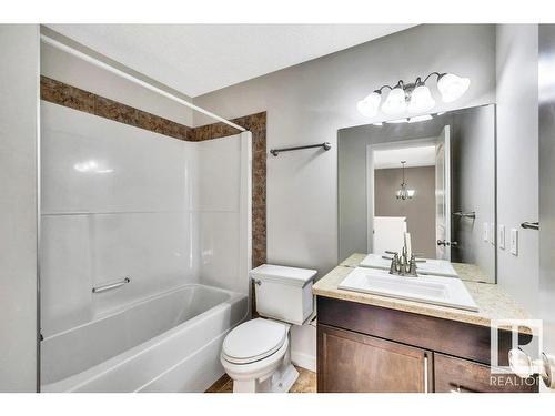 11620 17 Avenue, Edmonton, AB - Indoor Photo Showing Bathroom