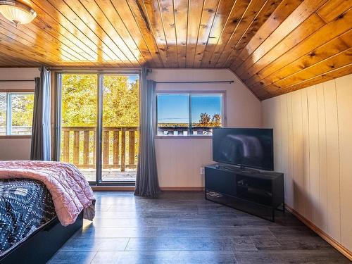 482 Lakeview Drive, Rural Lac Ste. Anne County, AB - Indoor Photo Showing Bedroom