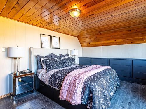 482 Lakeview Drive, Rural Lac Ste. Anne County, AB - Indoor Photo Showing Bedroom