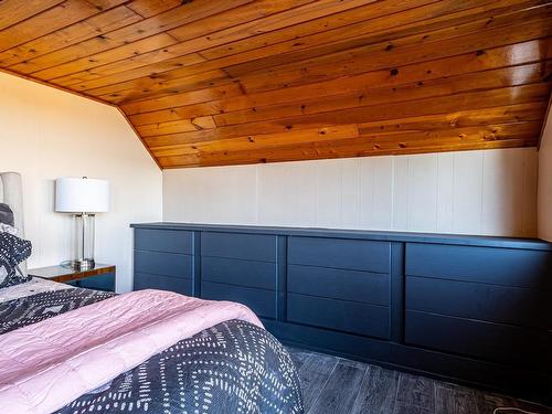 482 Lakeview Drive, Rural Lac Ste. Anne County, AB - Indoor Photo Showing Bedroom