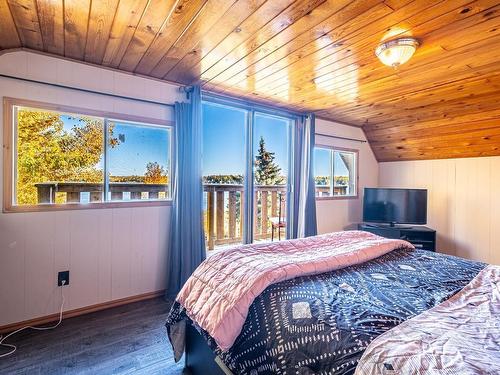 482 Lakeview Drive, Rural Lac Ste. Anne County, AB - Indoor Photo Showing Bedroom