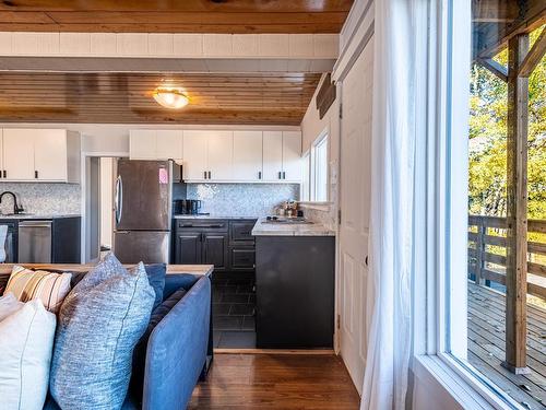 482 Lakeview Drive, Rural Lac Ste. Anne County, AB - Indoor Photo Showing Kitchen