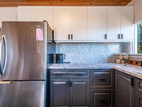 482 Lakeview Drive, Rural Lac Ste. Anne County, AB - Indoor Photo Showing Kitchen