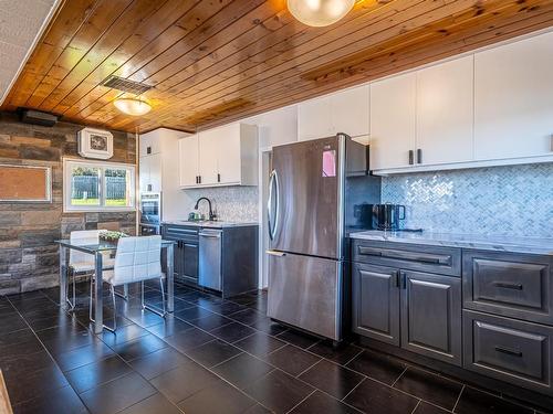 482 Lakeview Drive, Rural Lac Ste. Anne County, AB - Indoor Photo Showing Kitchen