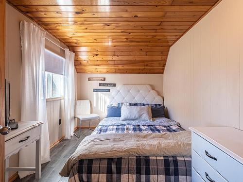 482 Lakeview Drive, Rural Lac Ste. Anne County, AB - Indoor Photo Showing Bedroom