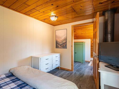 482 Lakeview Drive, Rural Lac Ste. Anne County, AB - Indoor Photo Showing Bedroom