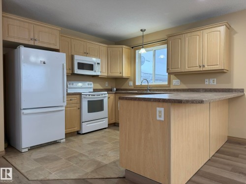 A&B 6404 -47 Street, Cold Lake, AB - Indoor Photo Showing Kitchen