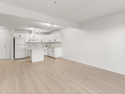 320 309 Clareview Station Drive, Edmonton, AB - Indoor Photo Showing Kitchen