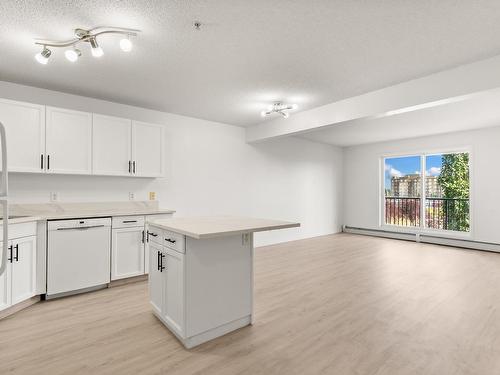 320 309 Clareview Station Drive, Edmonton, AB - Indoor Photo Showing Kitchen