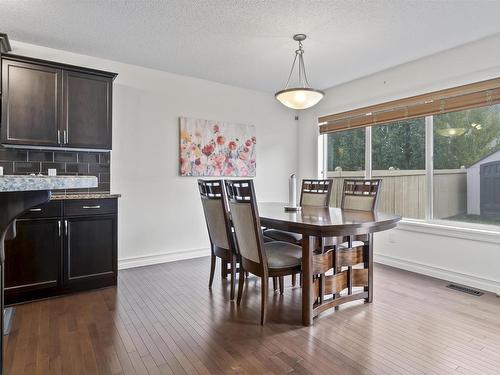 6111 10 Avenue, Edmonton, AB - Indoor Photo Showing Dining Room