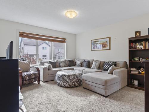 6111 10 Avenue, Edmonton, AB - Indoor Photo Showing Living Room