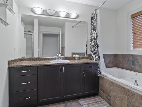 6111 10 Avenue, Edmonton, AB - Indoor Photo Showing Bathroom