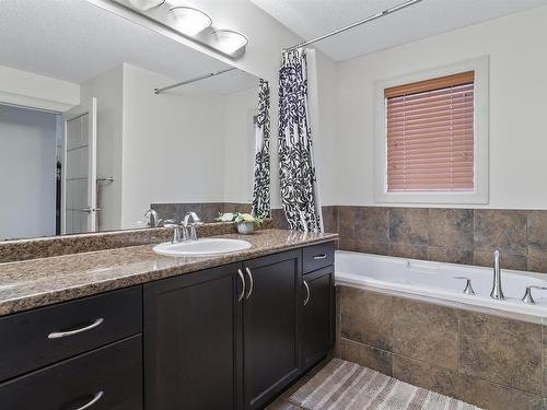 6111 10 Avenue, Edmonton, AB - Indoor Photo Showing Bathroom