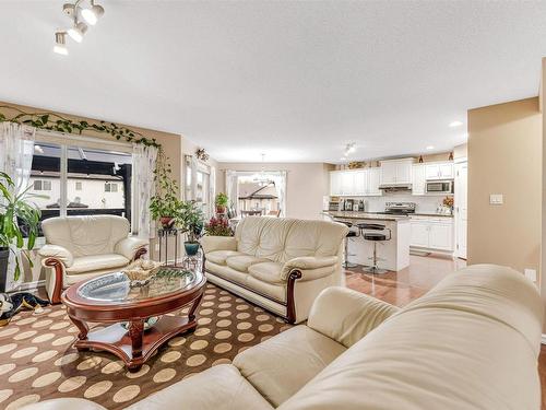 2012 33A Avenue, Edmonton, AB - Indoor Photo Showing Living Room