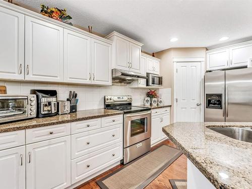 2012 33A Avenue, Edmonton, AB - Indoor Photo Showing Kitchen