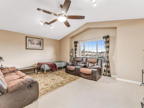 2012 33A Avenue, Edmonton, AB - Indoor Photo Showing Living Room