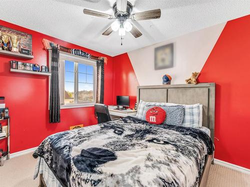 2012 33A Avenue, Edmonton, AB - Indoor Photo Showing Bedroom