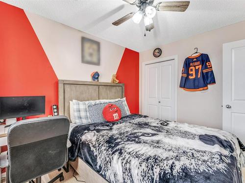 2012 33A Avenue, Edmonton, AB - Indoor Photo Showing Bedroom