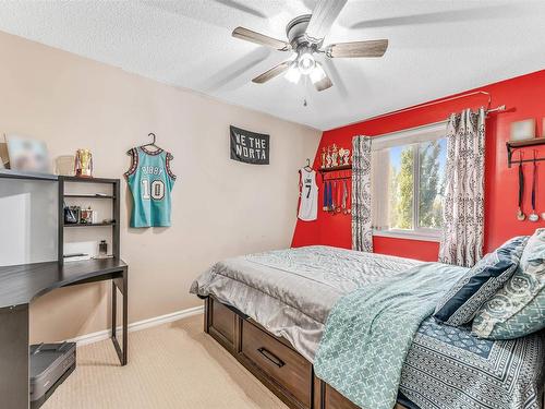 2012 33A Avenue, Edmonton, AB - Indoor Photo Showing Bedroom