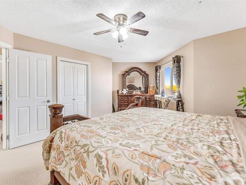 2012 33A Avenue, Edmonton, AB - Indoor Photo Showing Bedroom