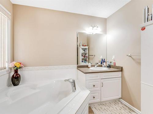 2012 33A Avenue, Edmonton, AB - Indoor Photo Showing Bathroom