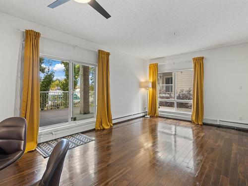 102 10524 77 Avenue, Edmonton, AB - Indoor Photo Showing Living Room