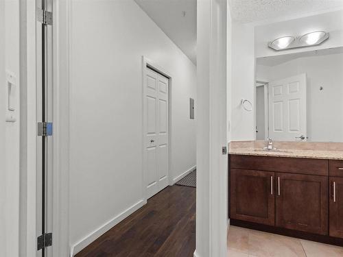 102 10524 77 Avenue, Edmonton, AB - Indoor Photo Showing Bathroom