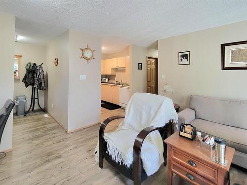 108D 122 Westpark, Fort Saskatchewan, AB - Indoor Photo Showing Living Room