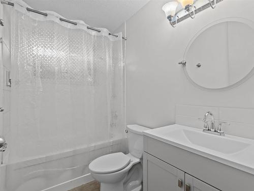 7821 154 Street, Edmonton, AB - Indoor Photo Showing Bathroom