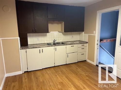 10341 149 Street, Edmonton, AB - Indoor Photo Showing Kitchen With Double Sink