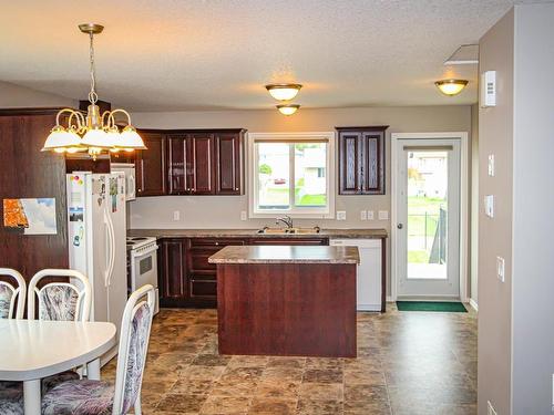 4932 46 Avenue, St. Paul Town, AB - Indoor Photo Showing Dining Room