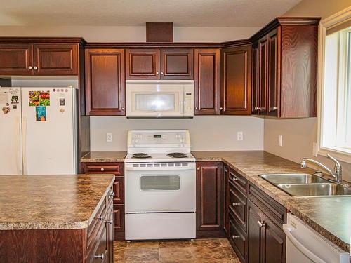 4932 46 Avenue, St. Paul Town, AB - Indoor Photo Showing Kitchen With Double Sink