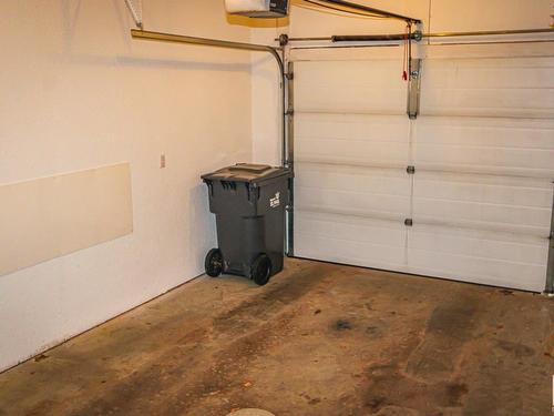 4932 46 Avenue, St. Paul Town, AB - Indoor Photo Showing Garage