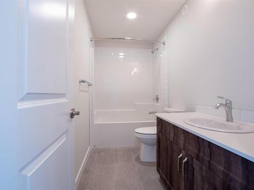 25 Waverly Way, Fort Saskatchewan, AB - Indoor Photo Showing Bathroom