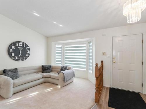 17207 91 Street, Edmonton, AB - Indoor Photo Showing Living Room