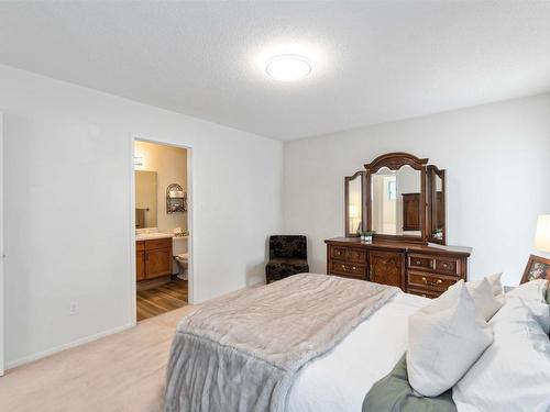 17207 91 Street, Edmonton, AB - Indoor Photo Showing Bedroom