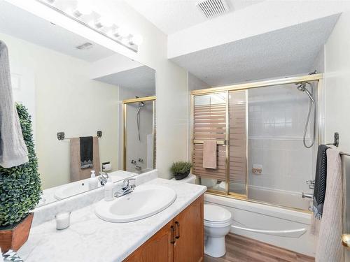 17207 91 Street, Edmonton, AB - Indoor Photo Showing Bathroom