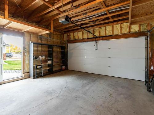 17207 91 Street, Edmonton, AB - Indoor Photo Showing Garage