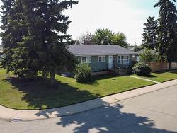 7307 136 AV NW  Edmonton, AB T5C 2K4