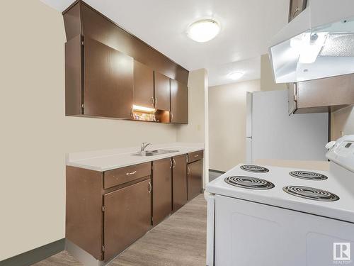 2 11255 31 Avenue, Edmonton, AB - Indoor Photo Showing Kitchen With Double Sink