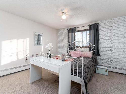 406 57 Brown Street, Stony Plain, AB - Indoor Photo Showing Bedroom